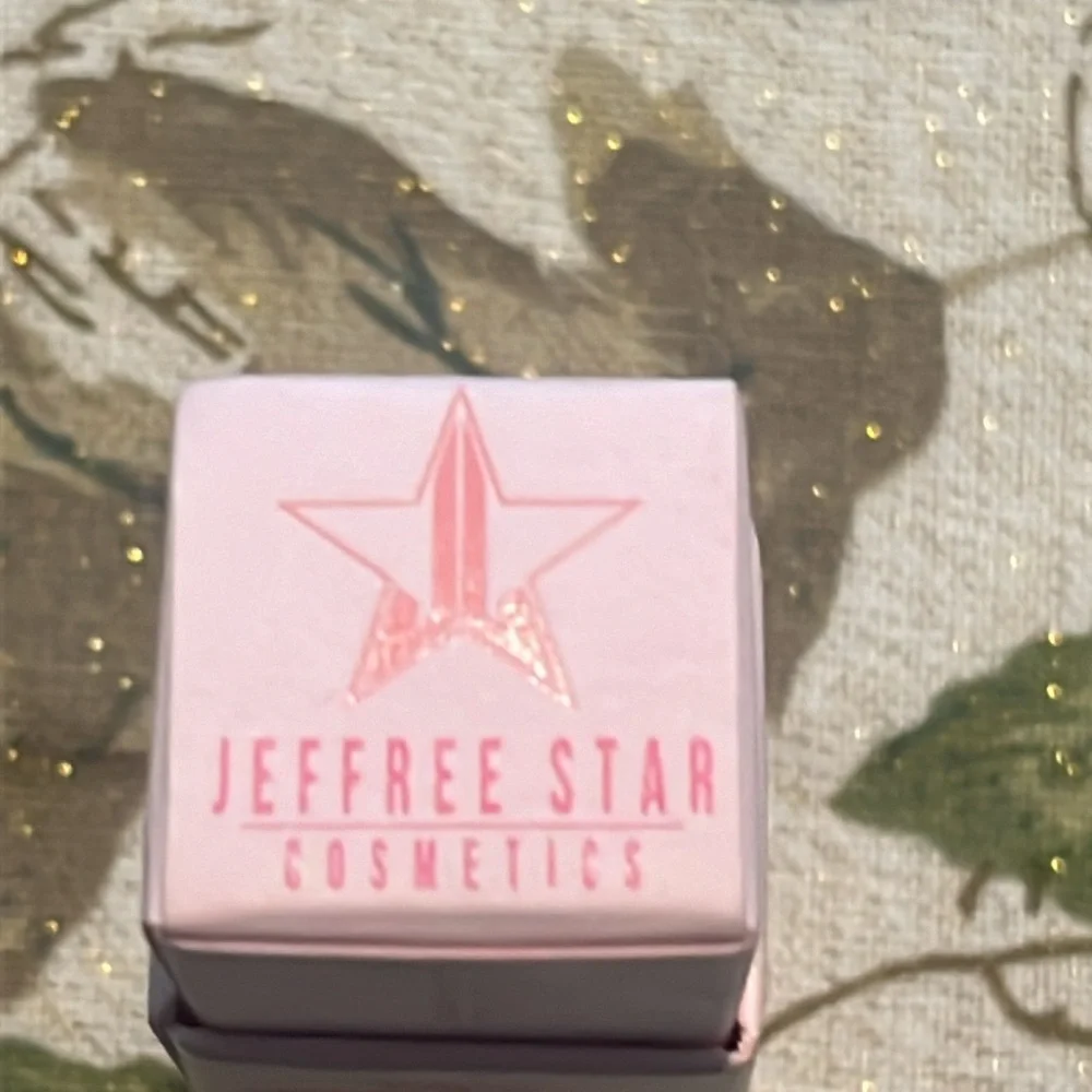 JEFFREE STAR Velvet Trap Matte Lipstick - DOMINATRIX *NIB*